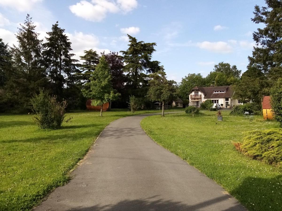 Havre De Paix Au Bords De L'Eure - Divers Hebergements Garennes-sur-Eure Exterior photo