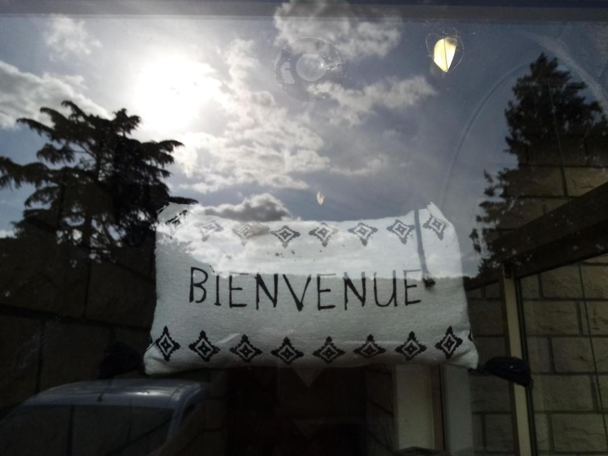 Havre De Paix Au Bords De L'Eure - Divers Hebergements Garennes-sur-Eure Exterior photo